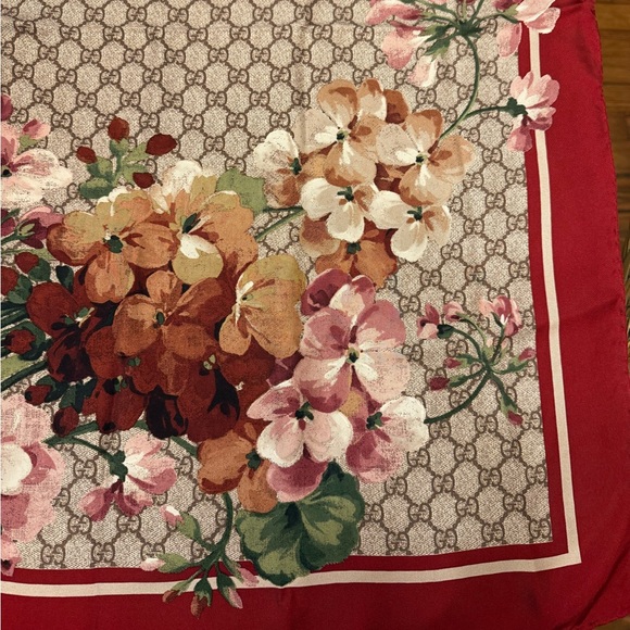 Gucci Blooms Scarf - Picture 4 of 7